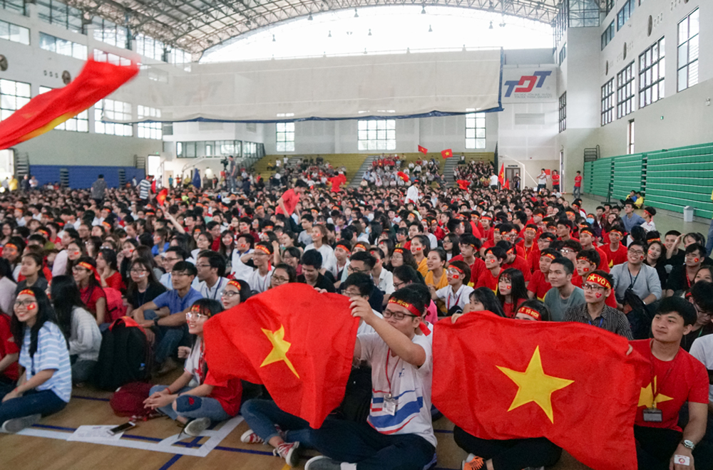 Sinh viên Đại học Tôn Đức Thắng với U23 Việt Nam