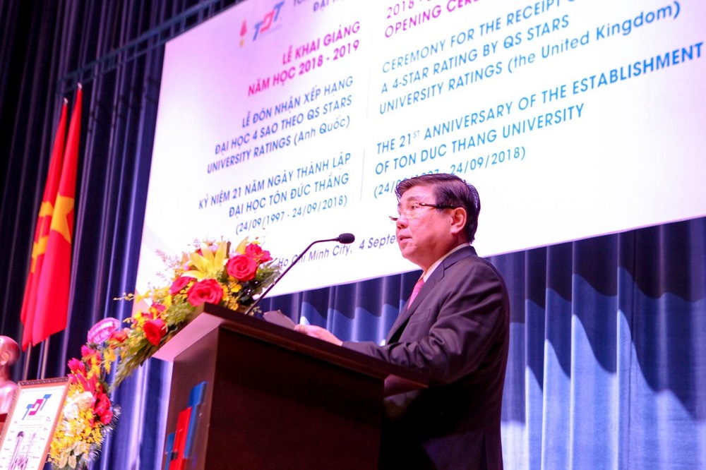 Dr. Nguyen Thanh Phong, Chairman of the People's Committee of Ho Chi Minh City was speaking at the ceremony