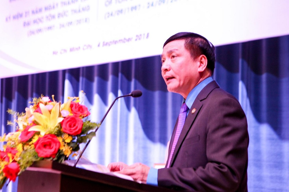 Dr. Bui Van Cuong, President of the Viet Nam General Confederation of Labor, Chairman of the University Council, was making his speech