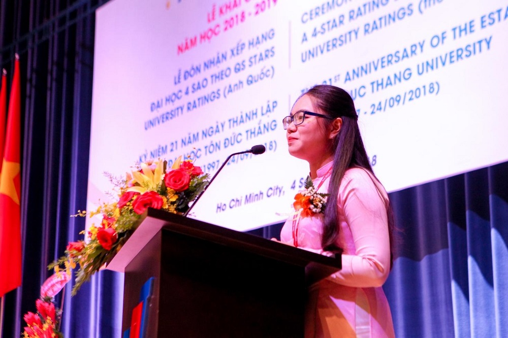 Nguyen Thao Uyen (a student from the Faculty of Business Administration) expressed her feeling on the opening day