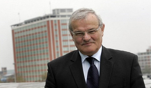 Giáo sư Petr Sáha