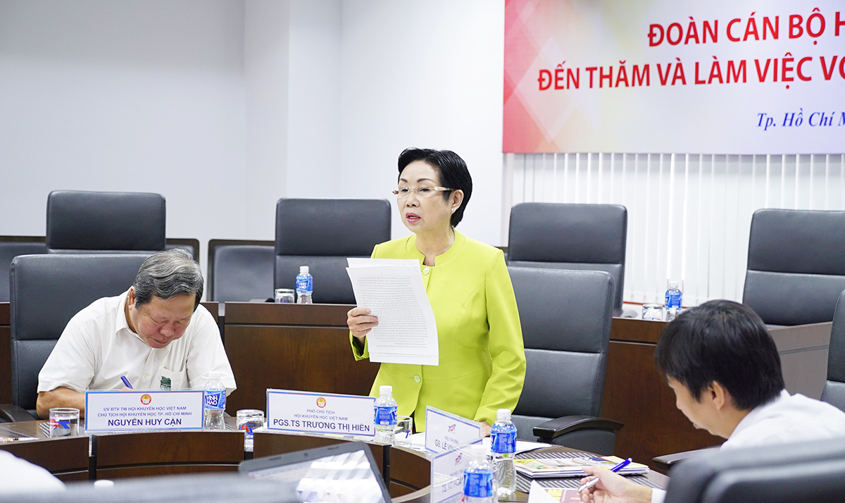 PGS.TS Trương Thị Hiền, Phó Chủ tịch Hội khuyến học Việt Nam phát biểu chỉ đạo