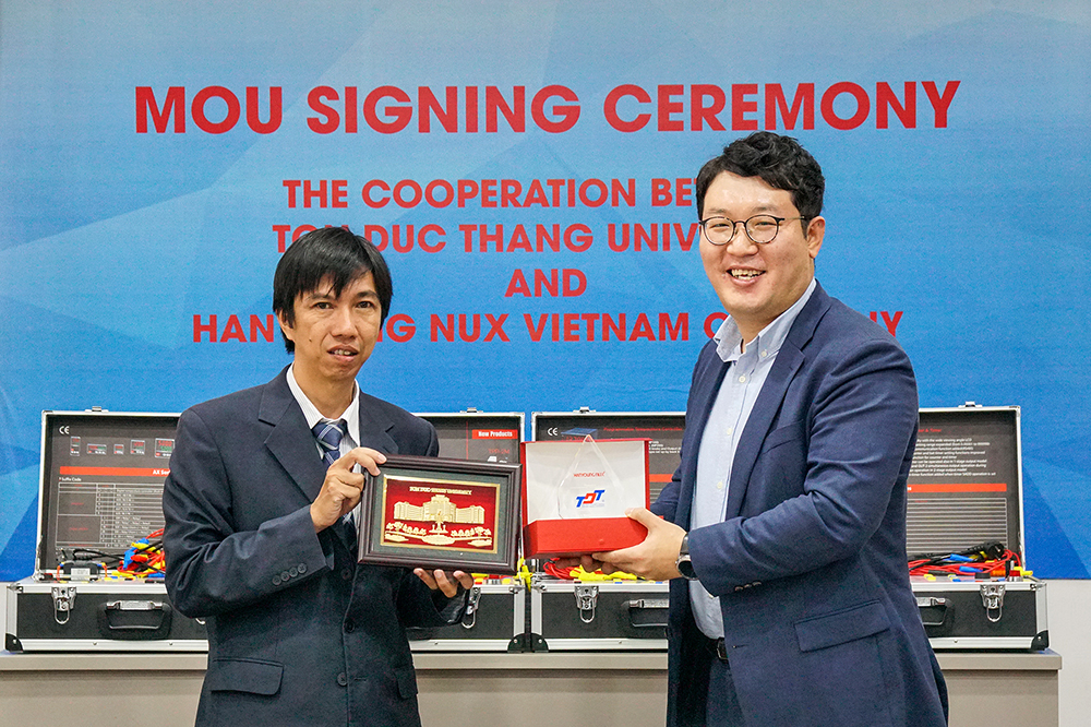 Ton Duc Thang University and Hanyoung Nux Vietnam LLC sign MOU on cooperation