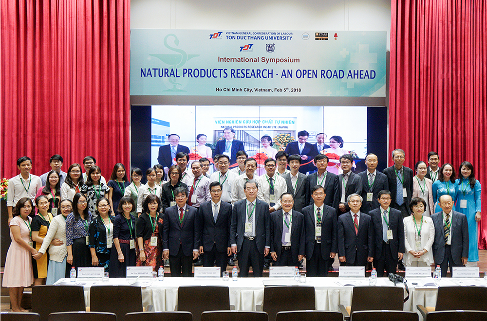 The seminar attracts many professors, experts from countries with experiences of research on extracting products from nature such as Korea, Taiwan, Thailand