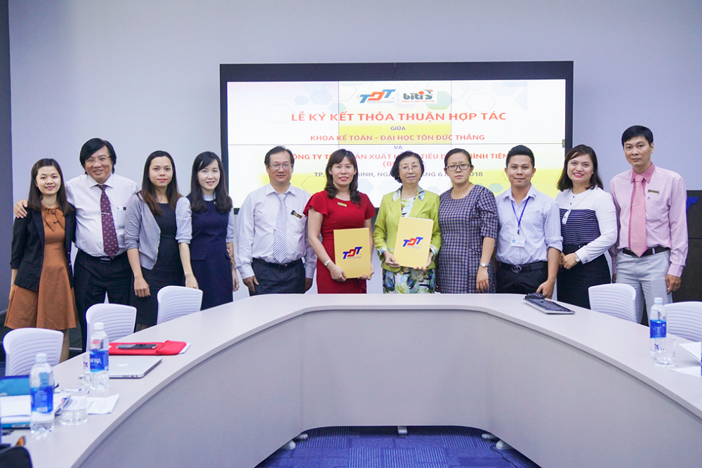 Signing the Memorandum of Understanding with Binh Tien Consumer Goods Producing Company Limited (Biti's)