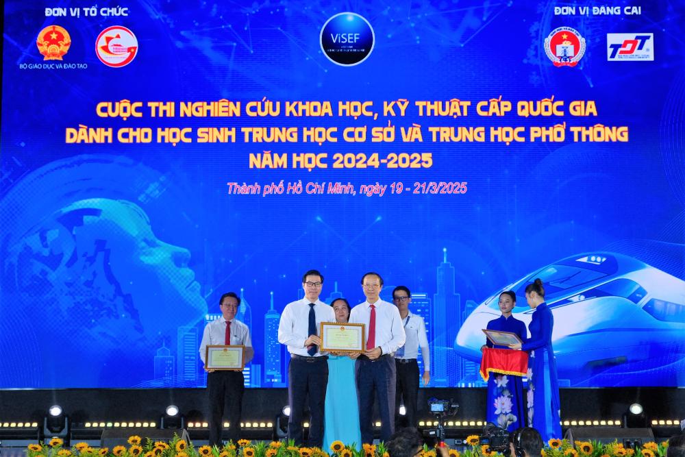su-kien-noi-bat-2025