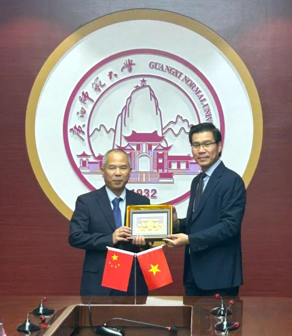 congtac_TQ_Quang_Tay