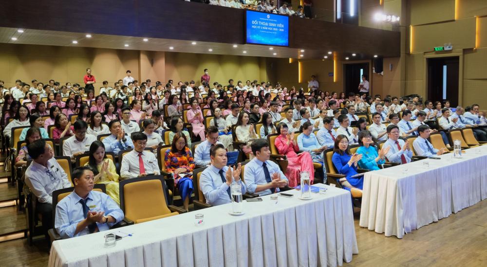 23.4_Doi_thoai_sinh_vien