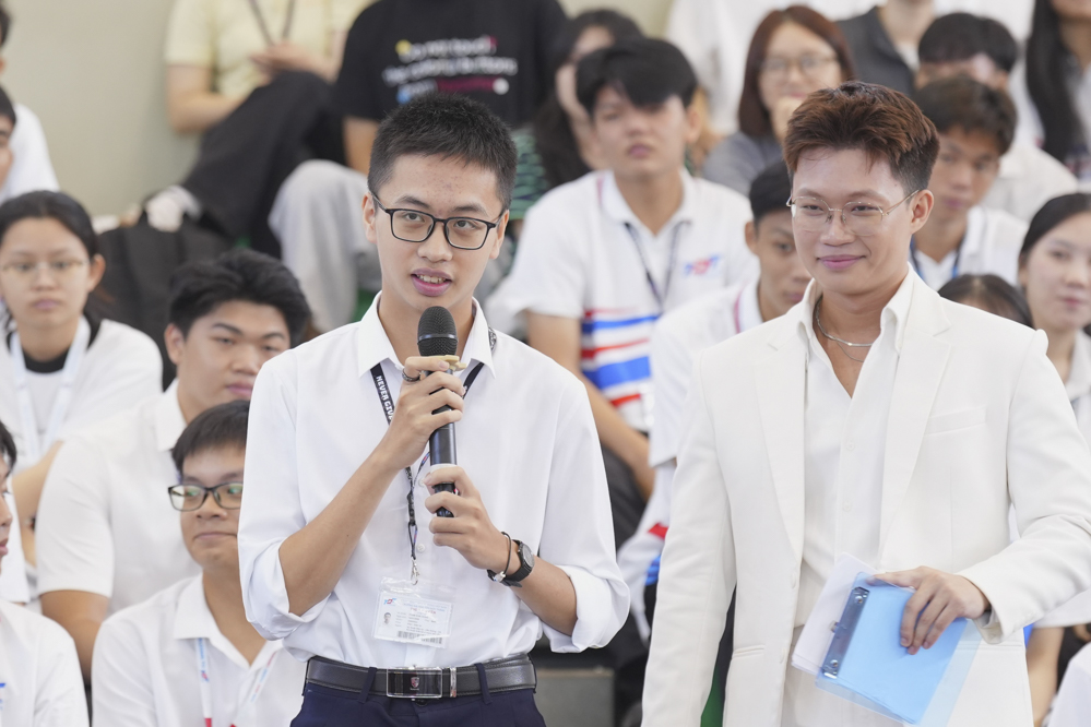 Các bạn tân sinh viên chia sẻ cảm nghĩ khi chính thức bước vào hành trình đại học tại TDTU.