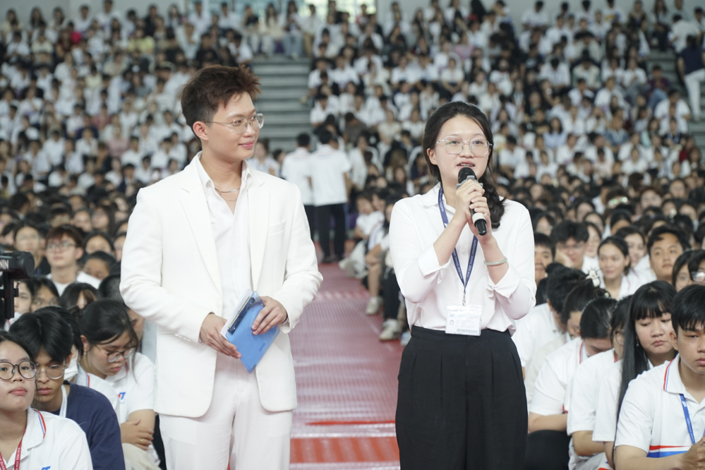 Các bạn tân sinh viên chia sẻ cảm nghĩ khi chính thức bước vào hành trình đại học tại TDTU.