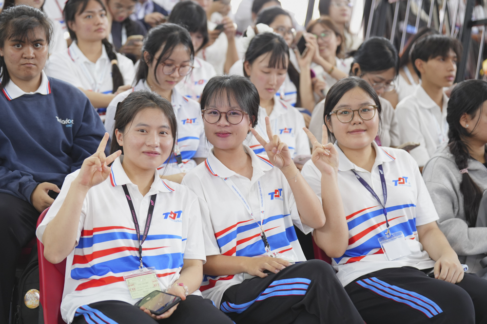 Tân sinh viên K30 TDTU sẵn sàng bước vào năm học mới với tâm thế hào hứng, phấn khởi.