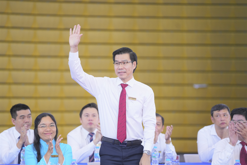 PGS.TS. Trần Trọng Đạo – Hiệu trưởng Nhà trường phát biểu chào mừng tân sinh viên K30.