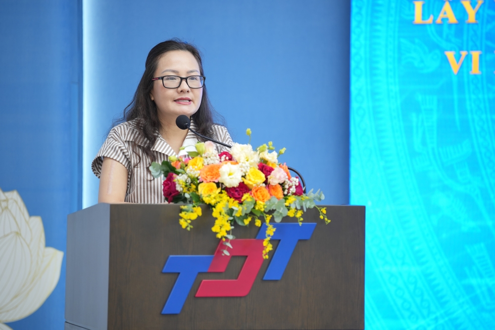 TS. Mai Thị Anh – Vụ trưởng Vụ Pháp chế, Bộ GD&ĐT phát biểu đề dẫn tại Hội thảo.