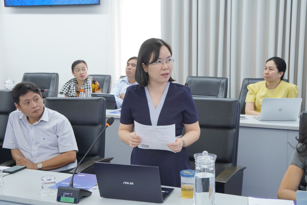 Đại biểu dự Hội thảo trình bày, đóng góp ý kiến.