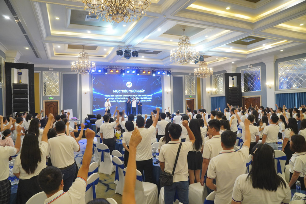 Công đoàn trường triển khai phát động phong trào thi đua năm học 2026-2027.