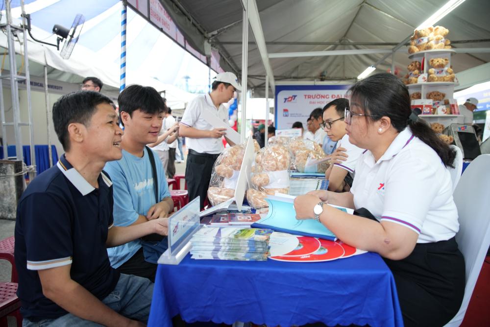 Ngay_hoi_TVTS_Bach_khoa_3.26