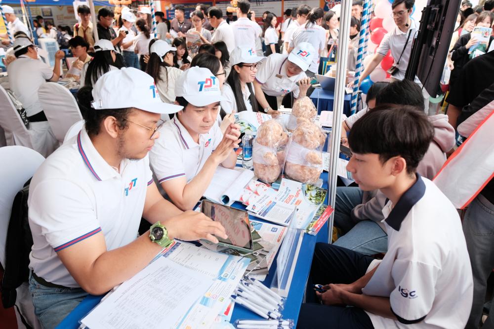 Ngay_hoi_TVTS_Bach_khoa_3.26