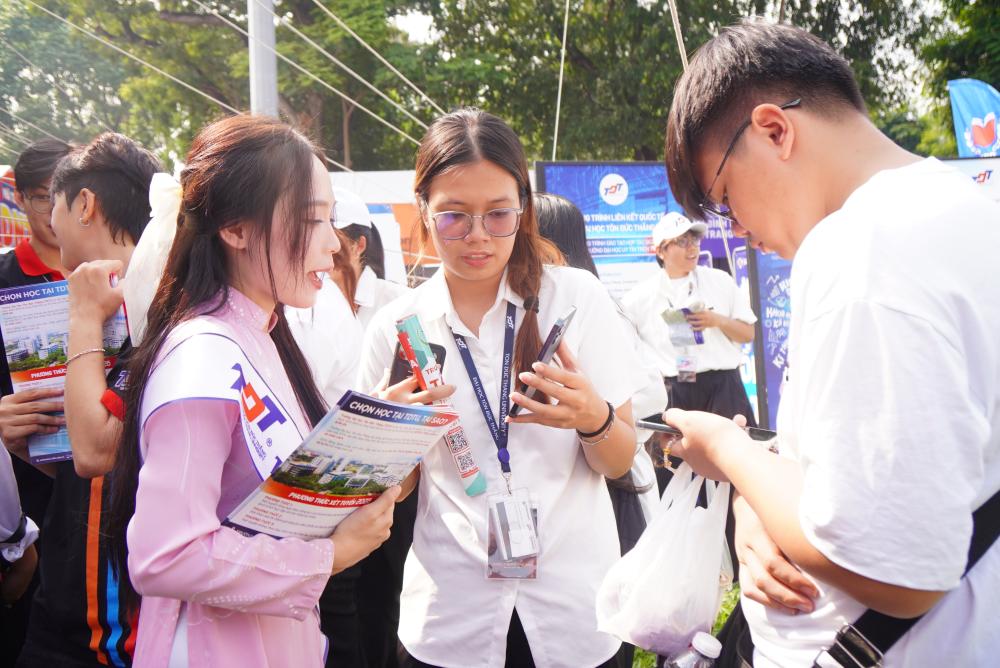 Ngay_hoi_TVTS_Bach_khoa_3.26