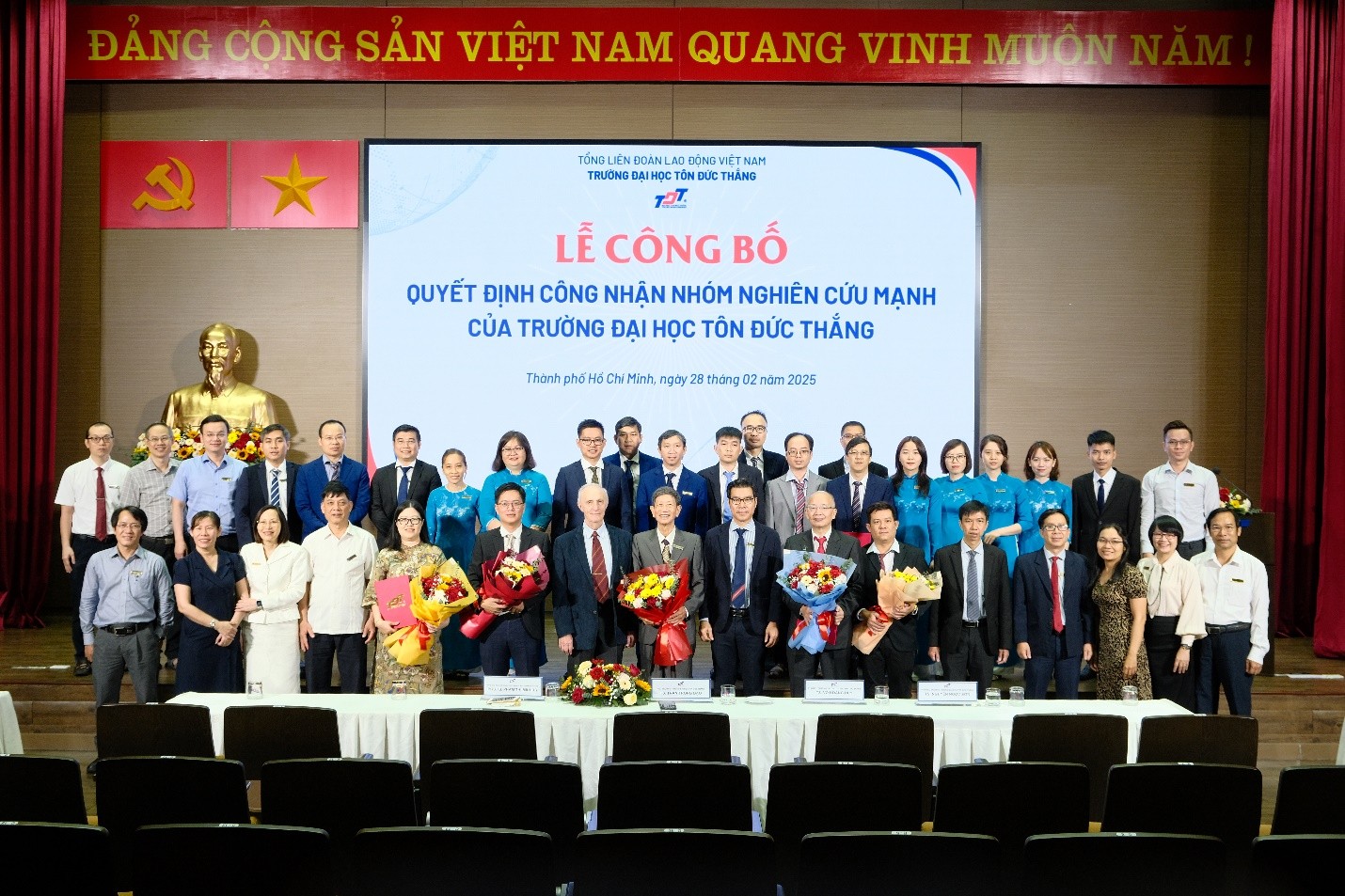 Các nhà khoa học tại TDTU